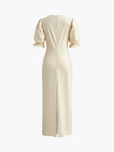 Langes Kleid mit Schlitz am Rücken und Puffärmeln